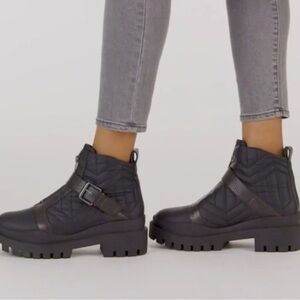 Vionic Women's Aspen "Janara" Buckle/ Strap Ankle Boots Size 9.5 Black Lug Sole